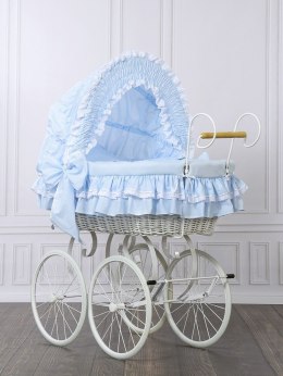 Wiklinowy kosz Mojżesza Retro ze składaną budką Victoria - biały + niebieska pościel z koronką