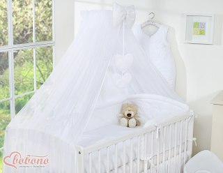 Duża moskitiera do łóżeczka dziecięcego z szyfonu z wiszącymi serduszkami i kokardką - biała