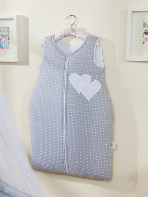 Śpiworek dla dzieci bawełniany M 6-12 mcy TOG 2.5 całoroczny ocieplany Serduszka kropki na szarym