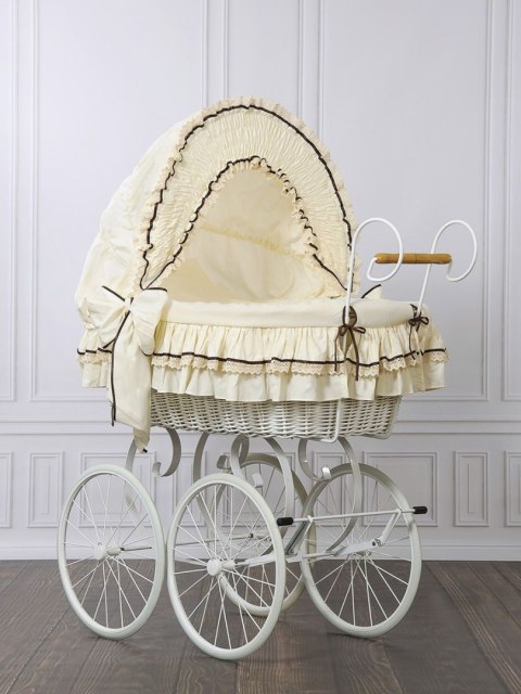 Wiklinowy kosz Mojżesza Retro ze składaną budką Emma - biały + kremowa pościel z koronką