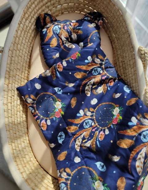 Kołderka z wypełnieniem i poduszka profilowana Miś - zestaw 2cz. - łapacze snów granatowe