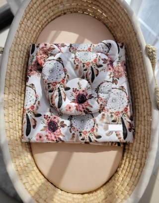 Kołderka z wypełnieniem i poduszka profilowana Miś - zestaw 2cz. - łapacze snów kwiatowe