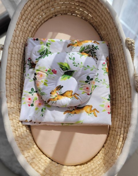 Kołderka z wypełnieniem i poduszka profilowana Miś - zestaw 2cz. - w lesie