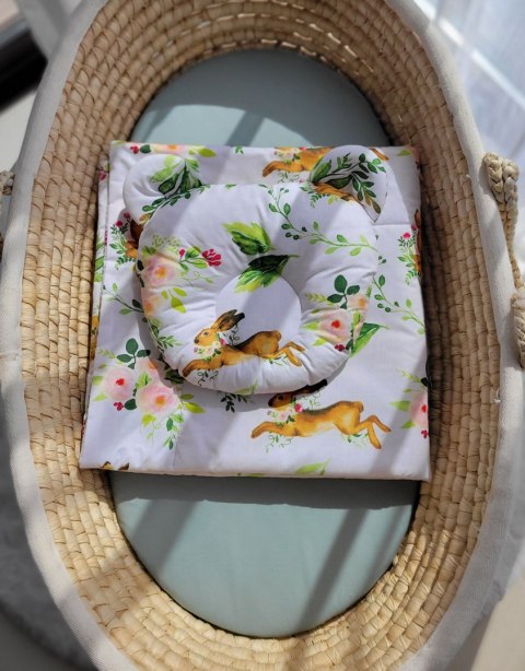 Kołderka z wypełnieniem i poduszka profilowana Miś - zestaw 2cz. - w lesie